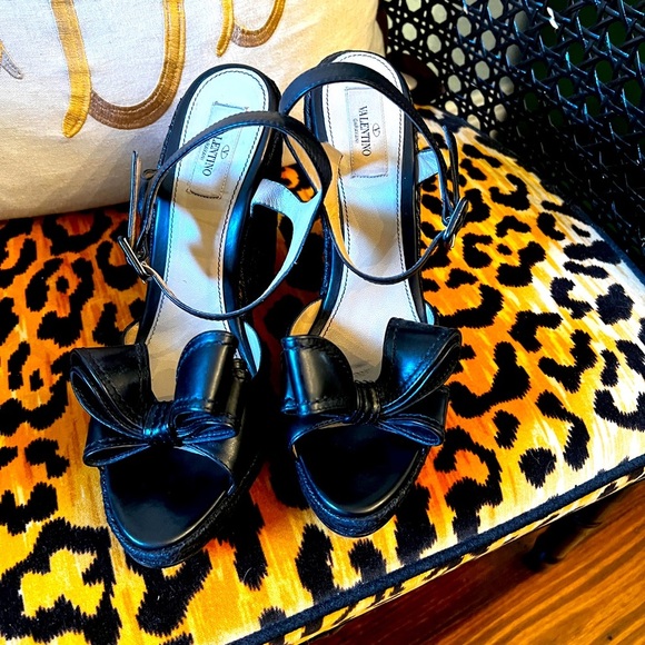 VALENTINO Black Leather Bow Espadrille Wedges EUC Size 40 - Picture 1 of 9